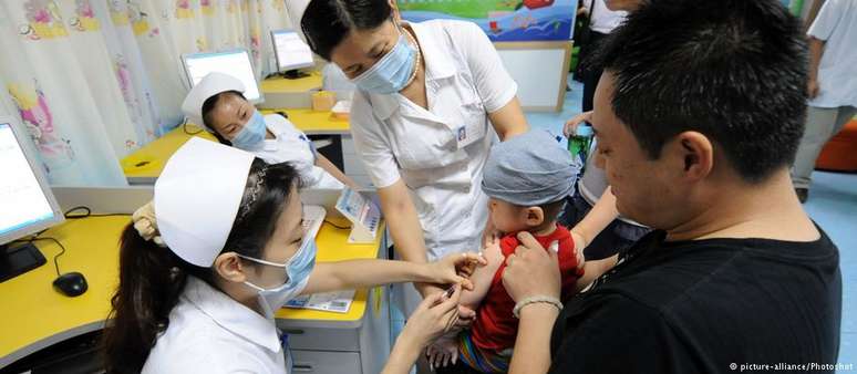 Na China, vacina antirrábica é aplicada em bebês a partir dos três meses