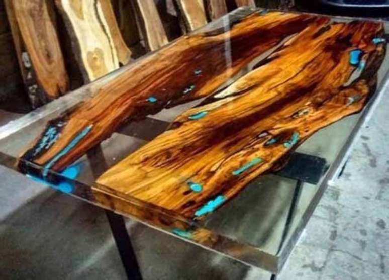 44. Artesanato em madeira para mesa com ep&oacute;xi cristal r&iacute;gido