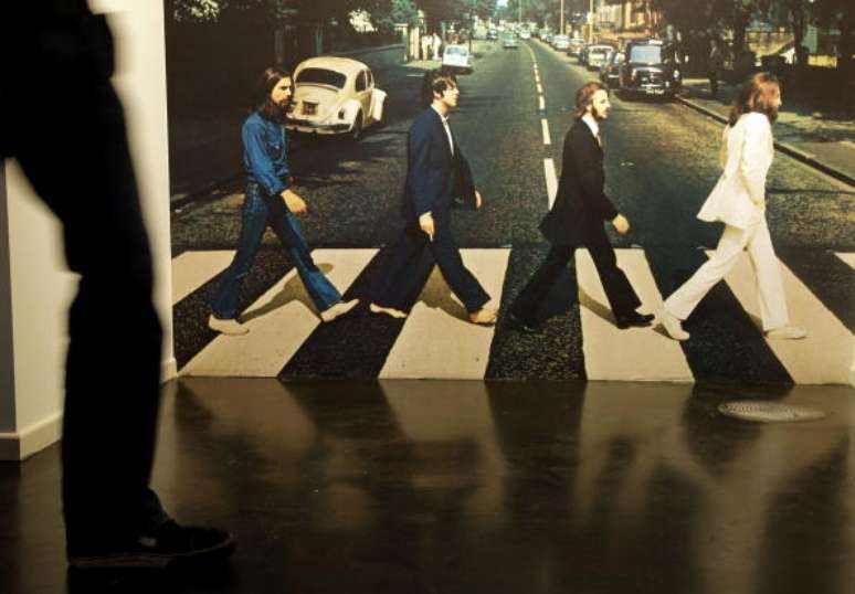 Travessia da famosa faixa de pedestres foi foto da capa do álbum &#039;Abbey Road&#039;, de 1969