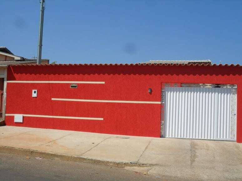 37-Textura vermelha em muros de casas simples.