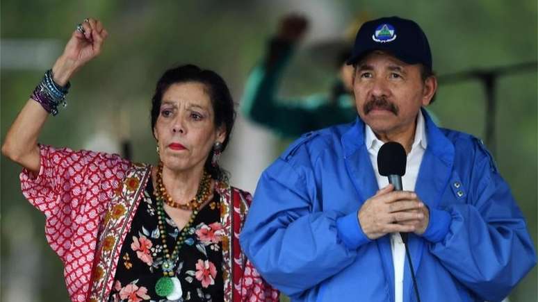 Daniel Ortega e sua esposa, Rosario Murillo, atribuem a violência a criminosos e grupos de extrema direita