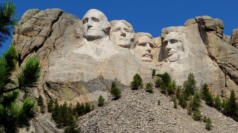 A coincidência das coincidências: em Monte Rushmore, esculturas das cabeças dos ex-presidentes americanos têm variação de tamanhos igual à dos braquiossauros