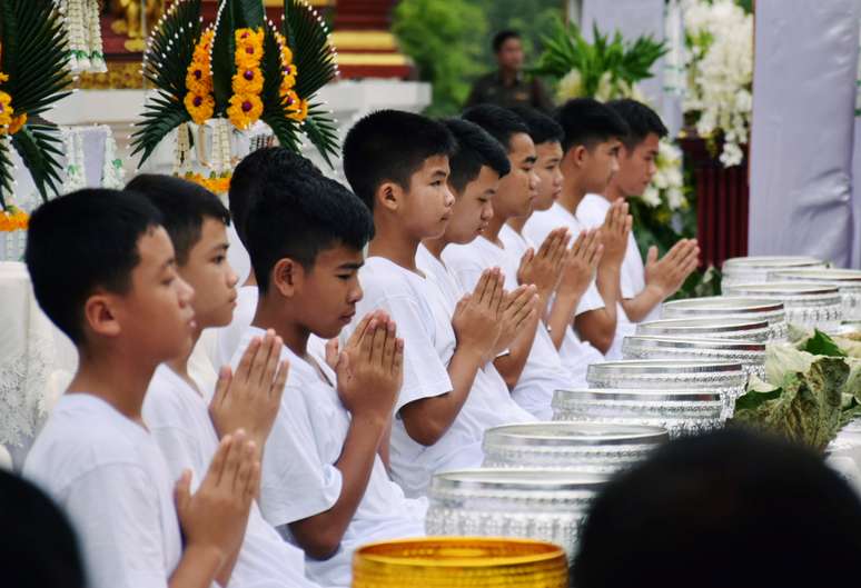 Meninos tailandeses resgatados de caverna na Tail&acirc;ndia em cerim&ocirc;nia para se tornarem aprendizes de monges budistas 24/07/2018 REUTERS/Stringer