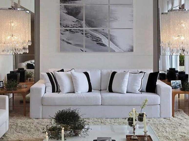 15- Nas salas modernas os quadros de espelhos ganham destaque na decoração.