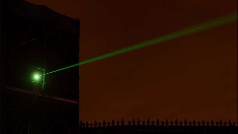 Um dos mais poderosos lasers do mundo chega a 1 trilhão de watts