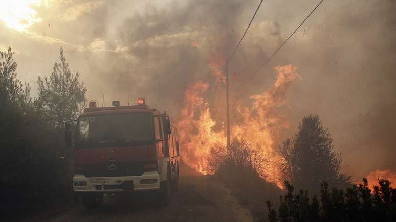 Autoridades suspeitam de que o inc&ecirc;ndio tenha sido iniciado por criminosos que buscavam saquear casas abandonadas pelos donos