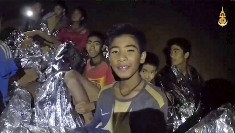 Fotos mostram meninos resgatados de caverna na Tailândia - O grupo chegou a receber treinamento para mergulho, mas os socorristas afirmaram que não pretendiam se precipitar com a retirada dos meninos