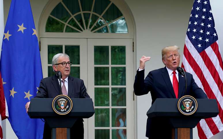Presidente dos EUA, Donald Trump, e presidente da Comissão Europeia, Jean-Claude Juncker, fazem pronunciamento na Casa Branca
25/07/2018 REUTERS/Joshua Roberts