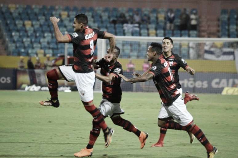 Brandão homenageou seu ex-técnico Beto Campo, falecido na última segunda-feira (Foto: Divulgação/Atlético-GO)