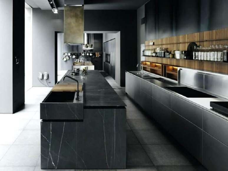 27. O acabamento fosco para o mármore preto deixou a cozinha com um ar super moderno – Foto Homehub