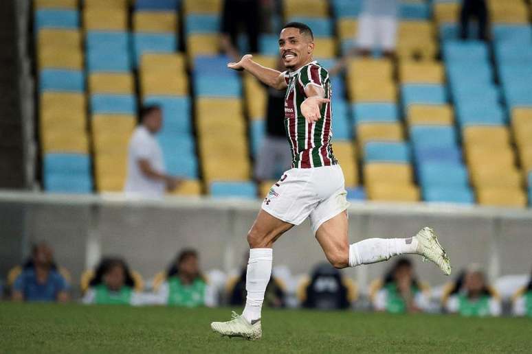 Gilberto comemora gol pelo Fluminense
