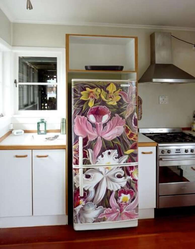 52. Geladeira com estampa de orqu&iacute;deas