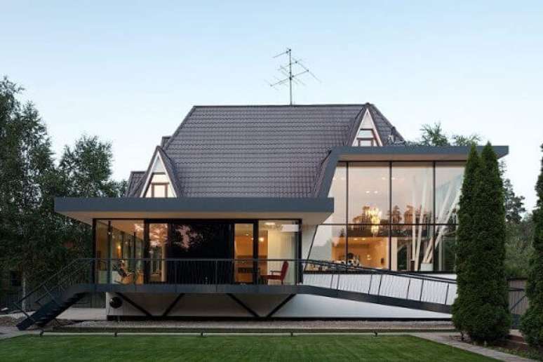 24-Parede de vidro é um conceito de arquitetura moderna. Foto Pinterest