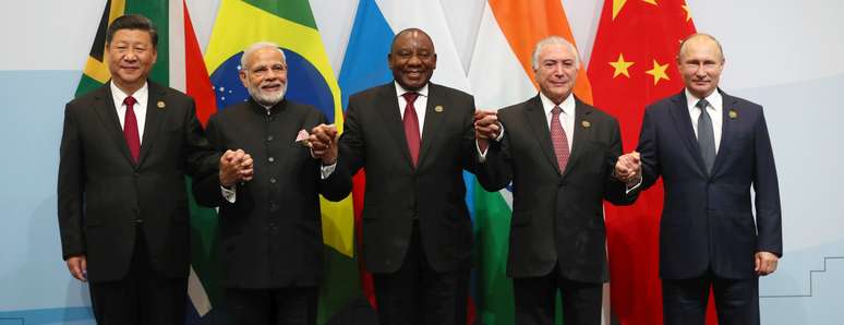 Líderes de países do Brics posam para foto oficial de 10ª cúpula do grupo, em Johanesburgo 26/07/2018 REUTERS/Mike Hutchings