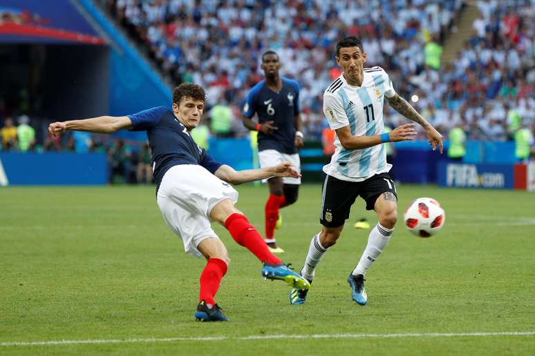Benjamin Pavard, da sele&ccedil;&atilde;o da Fran&ccedil;a, marca contra a Argentina na Copa do Mundo
30/06/2018 REUTERS/John Sibley