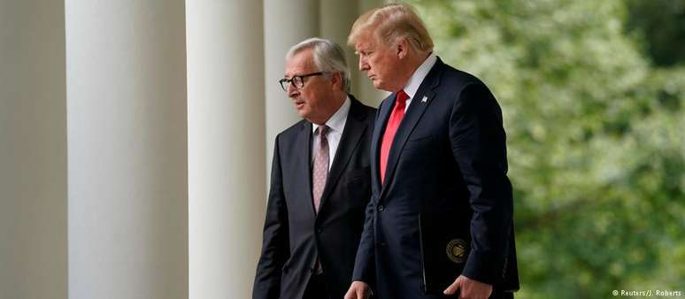 Presidente da Comissão Europeia, Jean-Claude Juncker, (esq.) e Donald Trump: ambos os lados se declaram vencedor