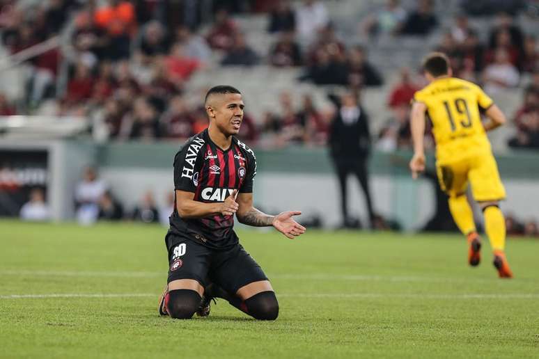 Bergson lamenta chance perdida pelo Atlético-PR