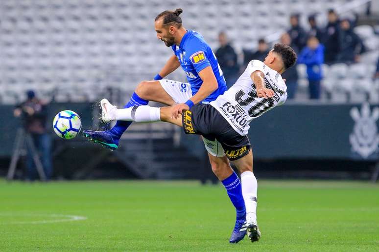 Douglas marca Barcos em Corinthians x Cruzeiro