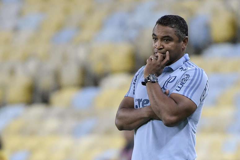 Roger deixou o comando do Palmeiras após a derrota para o Fluminense no Maracanã