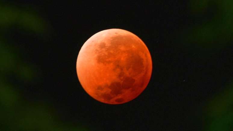 Eclipse lunar de 2014 deixou a lua 'laranja'
