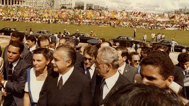 O vice José Sarney foi empossado na Presidência em 1985 após a morte do presidente eleito, Tancredo Neves