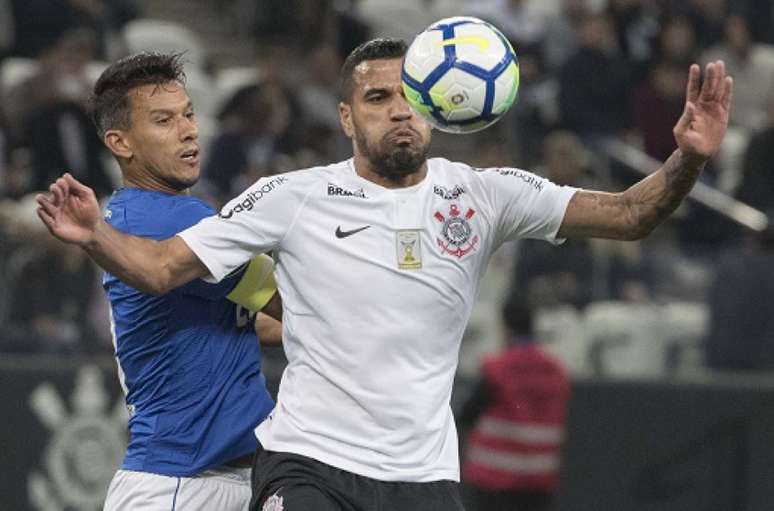 Jonathas se lesionou contra o Cruzeiro (Foto: Daniel Augusto Jr)