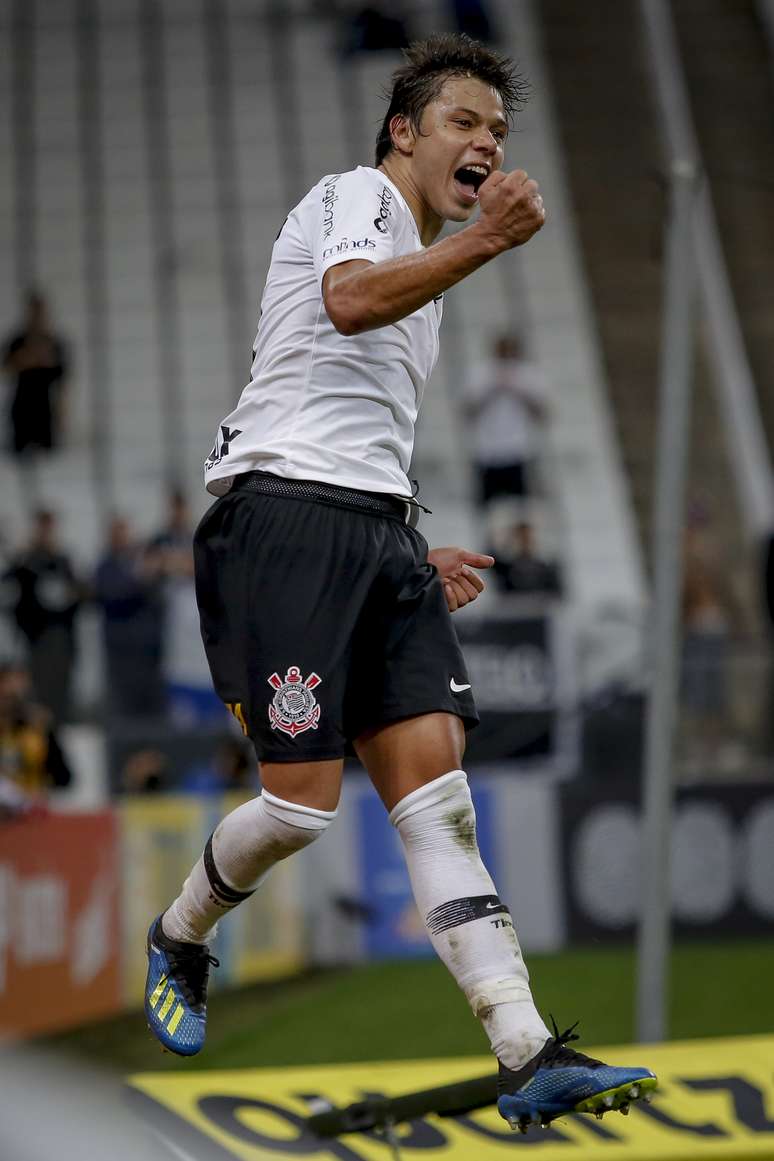 Romero virou 9 e decidiu o jogo para o Corinthians