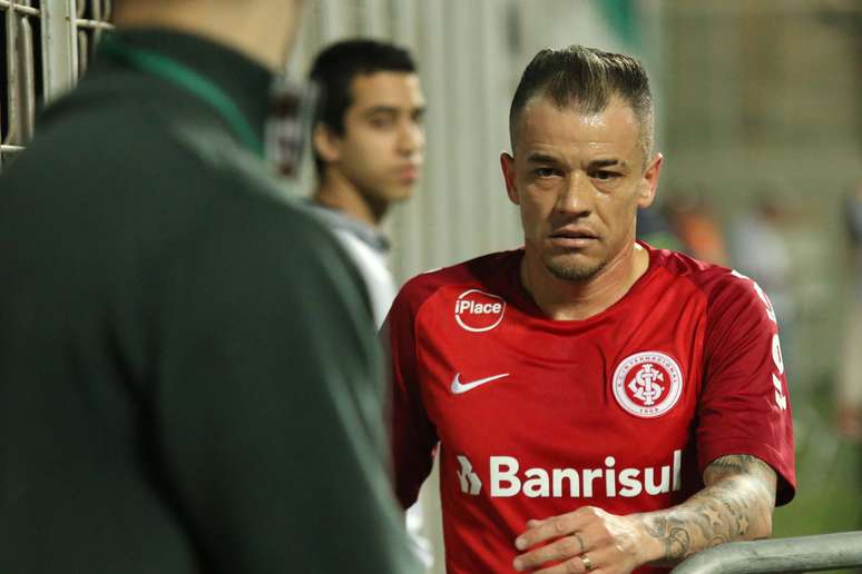 D'Alessandro nem deu tempo de aquecer em campo