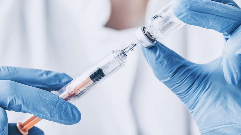Sistema de saúde brasileiro disponibiliza vacina contra HPV para grupos específicos