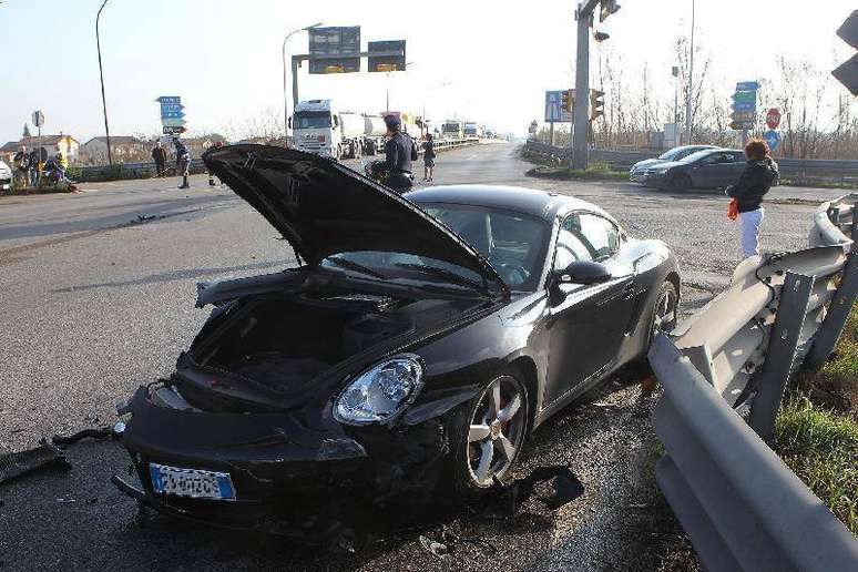 Em 2016, jogador bateu um Porsche alugado na Itália