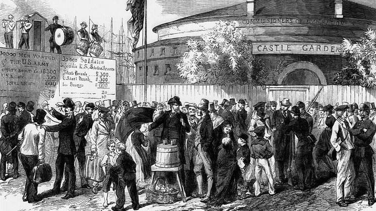 Localizado no extremo-sul de Manhattan, Castle Garden era o principal centro de chegada de imigrantes a Nova York antes da abertura de Ellis Island