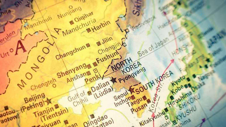 A pen&iacute;nsula coreana esteve sob o dom&iacute;nio do Jap&atilde;o entre 1910 e 1945 e foi considerada col&ocirc;nia japonesa at&eacute; o in&iacute;cio da 2&ordf; Guerra Mundial