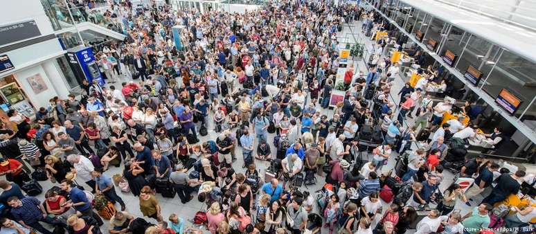 No início das férias de verão, milhares de pessoas ficaram horas retidas por uma falha na segurança do aeroporto de Munique