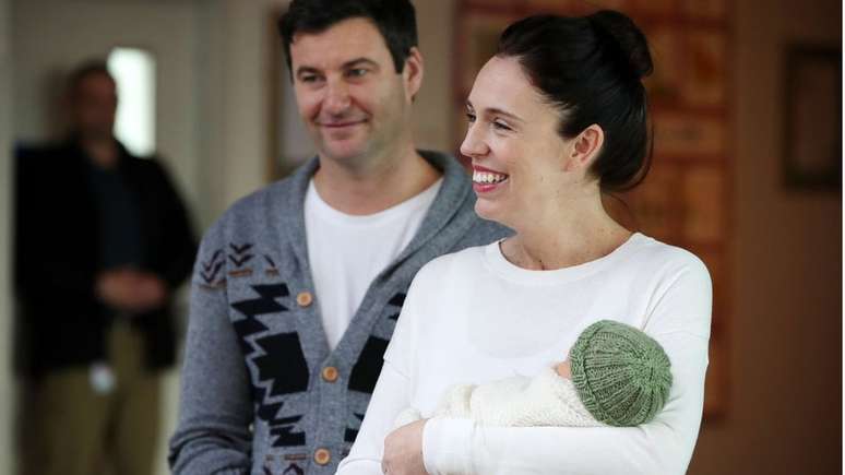 Jacinda Ardern, primeira-ministra da Nova Zel&acirc;ndia, est&aacute; atualmente em licen&ccedil;a-maternidade