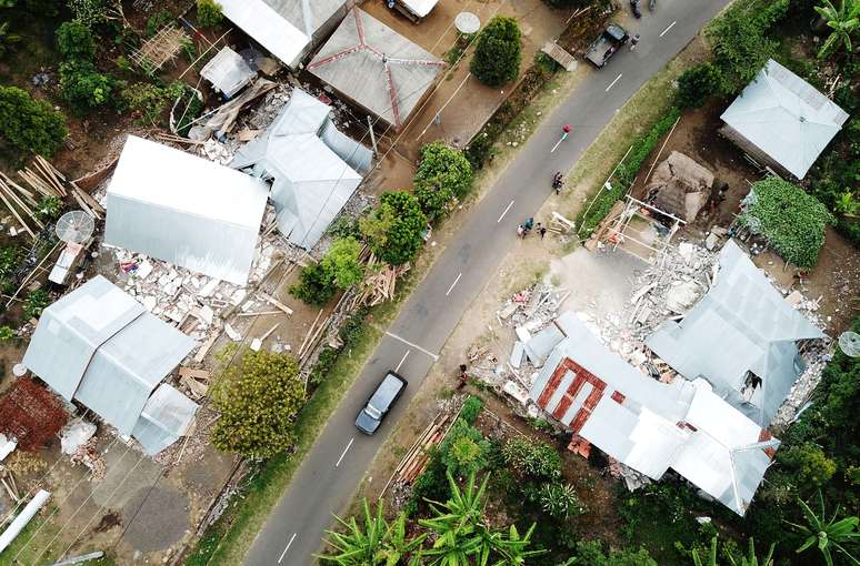 Vista &aacute;rea de casas destru&iacute;das por terremoto no vilarejo de Sajang, em Lombok, na Indon&eacute;sia 30/07/2018 Antara Foto/Akbar Nugroho Gumay/via Reuters