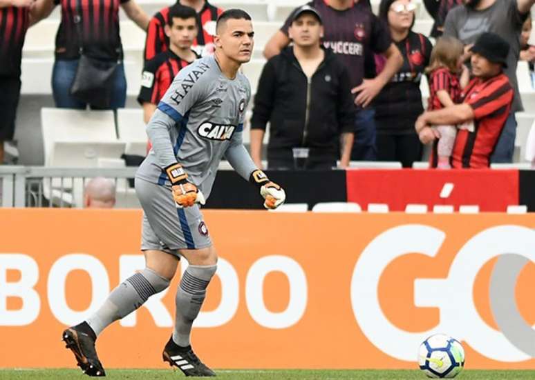 Felipe Alves teve uma atuação segura na partida contra o Vitória e deixou os gramados sem sofrer gol (Foto: Miguel Locatelli/Site Oficial Atlético-PR)