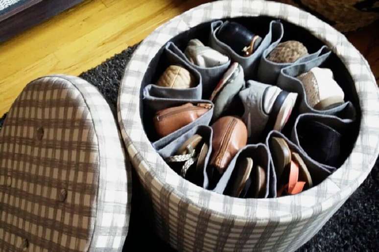 13. M&oacute;veis como o puff ba&uacute; s&atilde;o excelentes ideias para guardar sapatos e otimizar o espa&ccedil;o dos ambientes