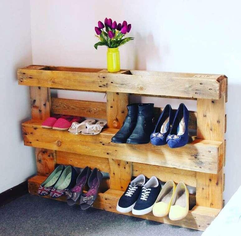 19. O pallets são ótimas ideias para guardar sapatos gastando pouco