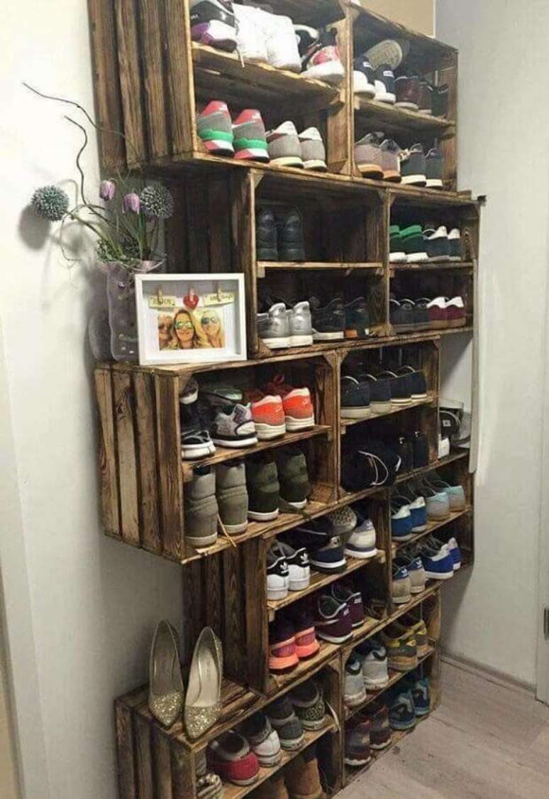 21. Como organizar sapatos para decora&ccedil;&atilde;o r&uacute;stica