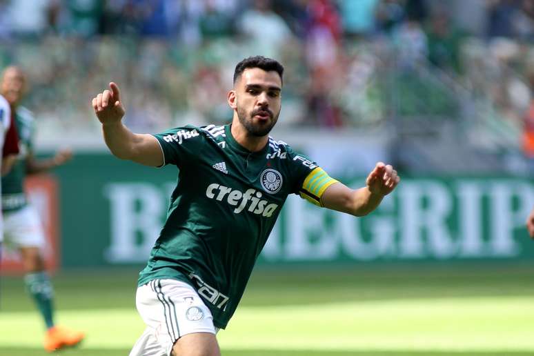 O meio campo Bruno Henrique vibra ap&oacute;s marcar contra o Paran&aacute; Clube