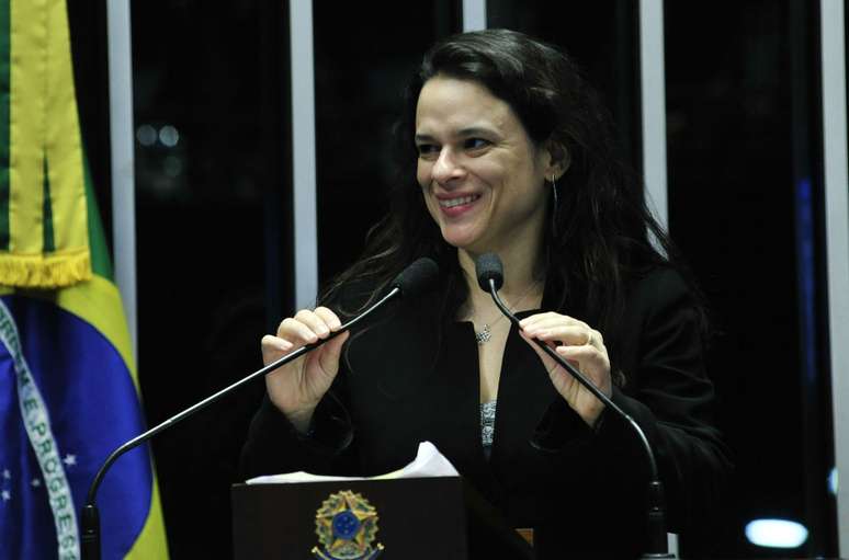 A advogada Janaína Paschoal em discurso no Congresso pelo impeachment de Dilma Rousseff, em 2016