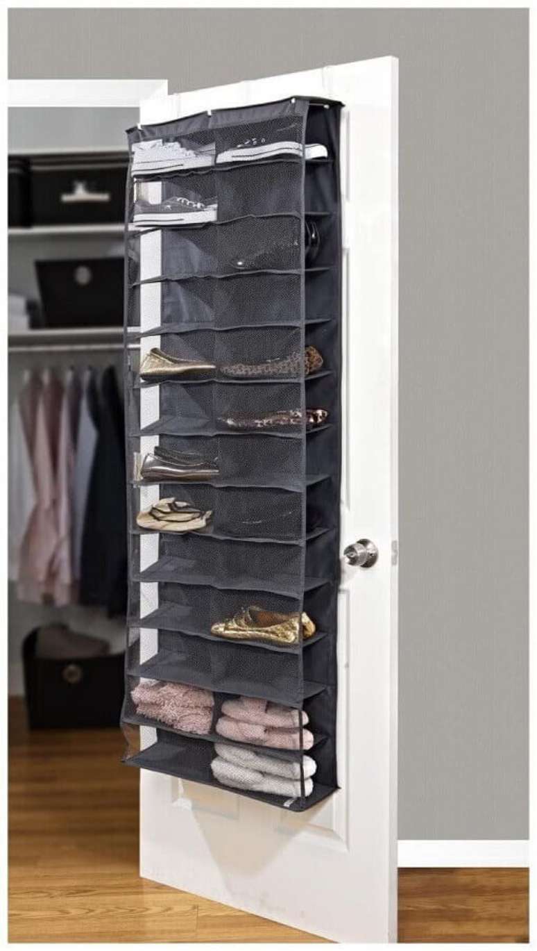 33. Modelo de organizador para guardar sapatos atr&aacute;s da porta