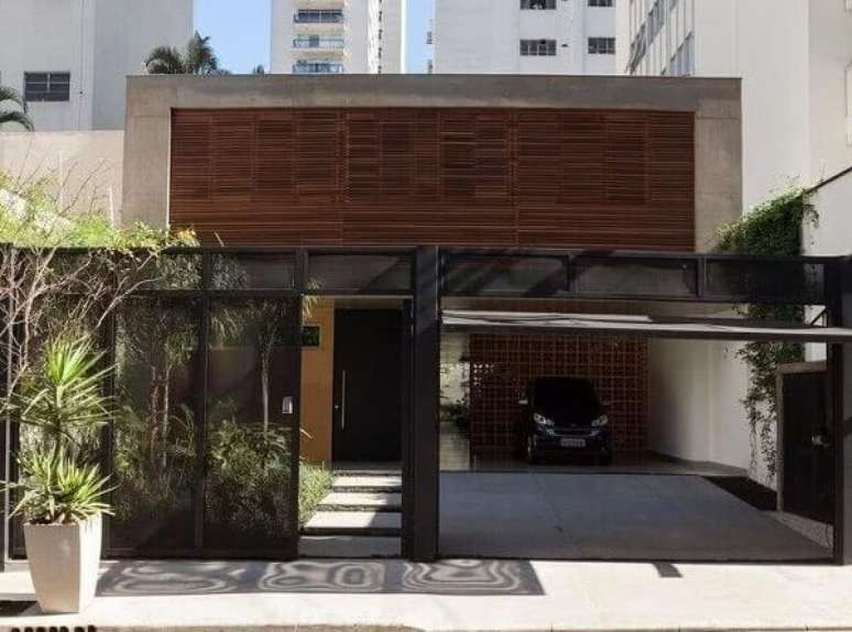 32 – Modelo de portões basculante  é ideal para aproveitar espaço na garagem. Fonte: Pinterest