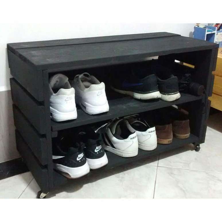 36. M&oacute;vel de pallets para organizar sapatos