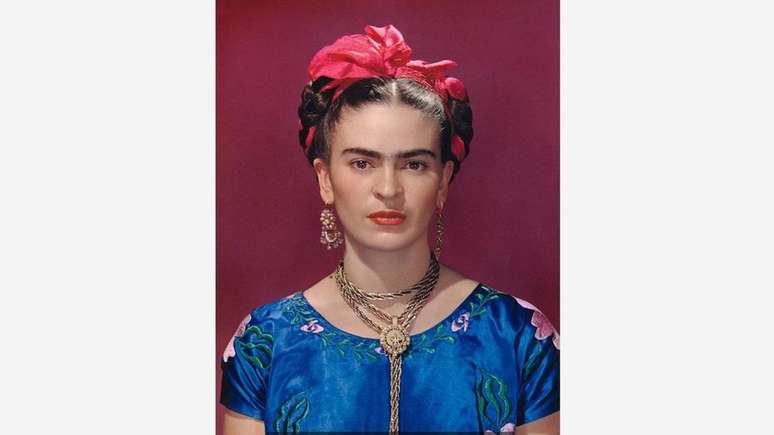 A exibi&ccedil;&atilde;o explora o poder da artista, mas tamb&eacute;m sua fragilidade f&iacute;sica (Cr&eacute;dito: Nickolas Muray/Victoria and Albert Museum)