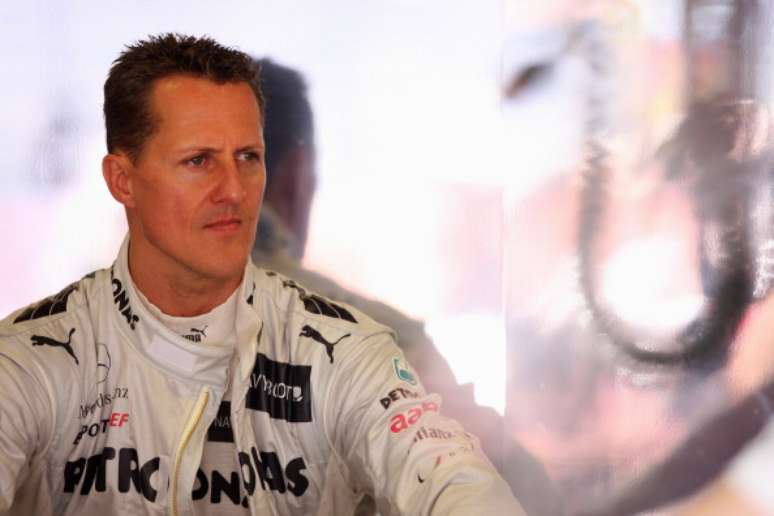 Schumacher está hospitalizado desde dezembro de 2013, quando se chocou com uma rocha ao esquiar nos Alpes Suíços