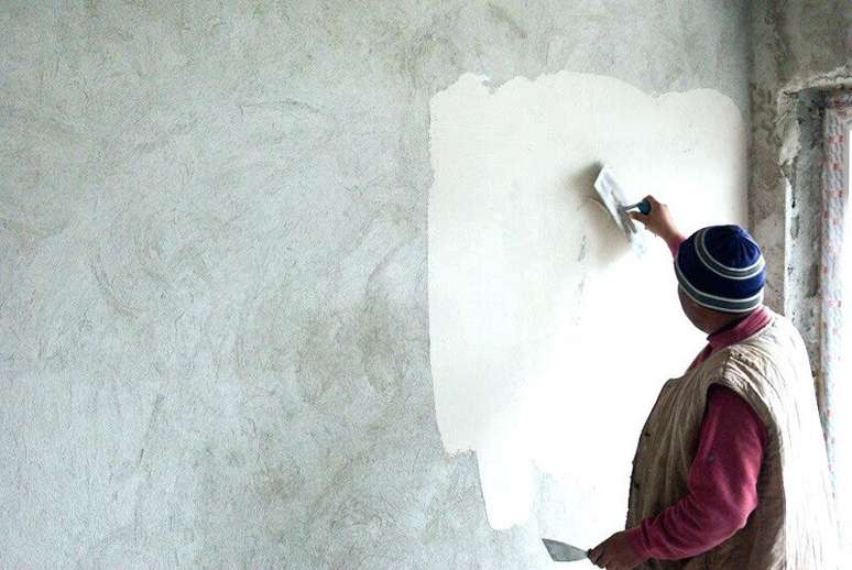 1. Confira o passo a passo de como emassar parede – Foto: Better Media