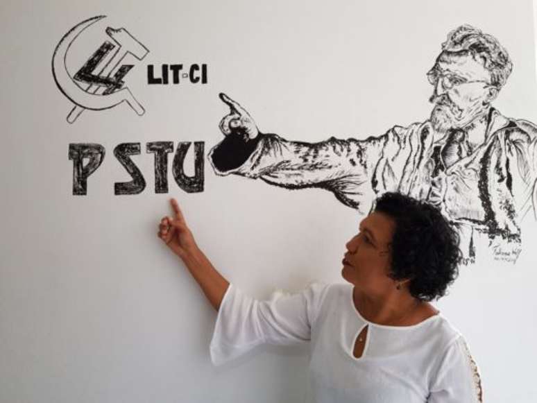 O desenho na parede - feiro por uma militante do PSTU - mostra Leon Trotsky e o logo da 4ª Internacional