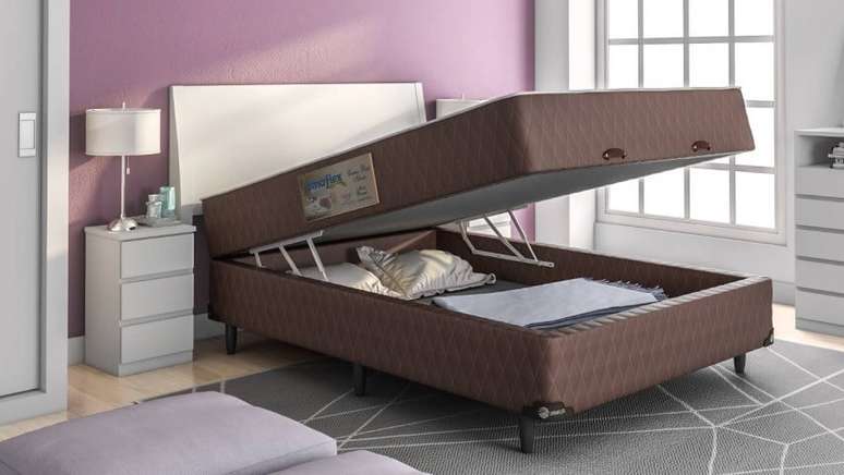 26. Cama box ba&uacute; marrom em quarto colorido. Projeto de Aaron Guides