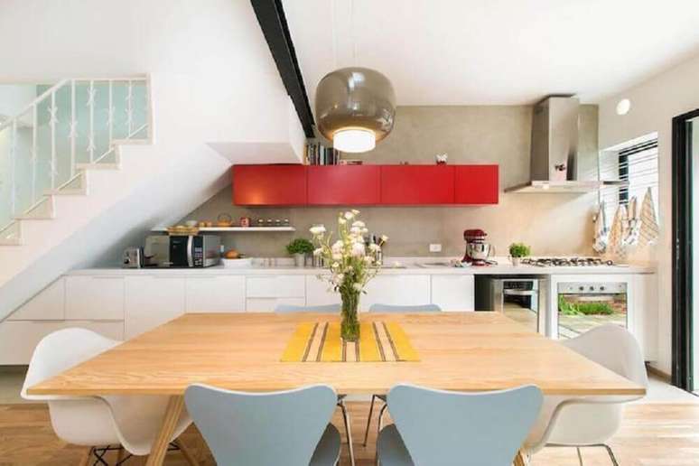 3. Cores vibrantes são super indicadas para compor a decoração da cozinha retrô – Foto: DT Estudio